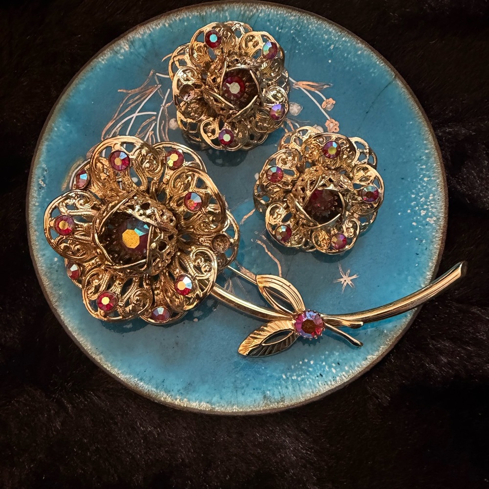Vintage Sarah Coventry Flower Brooch & Matching Clip Earrings